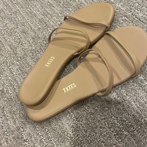 Tkees 2 steap sandals. * NEW
